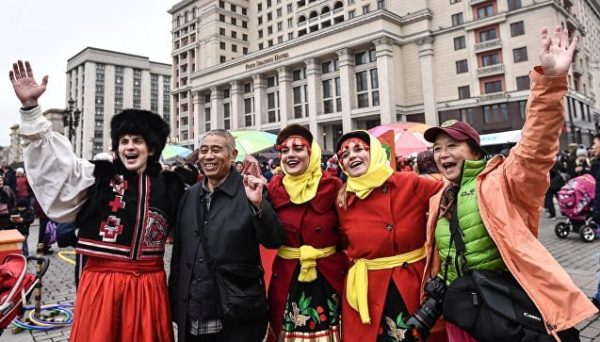 Кто и как отмечает ноябрьские праздники