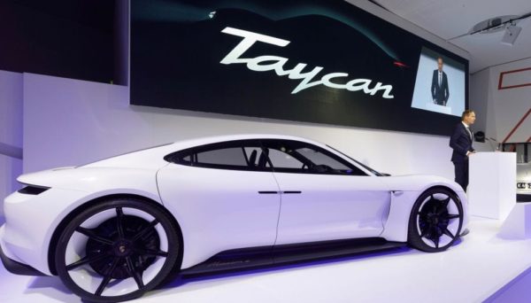 Электромобили Taycan от Porsche будут быстрее заряжаться и дольше ездить