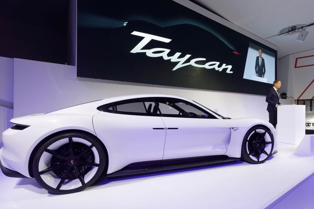 Электромобили Taycan от Porsche будут быстрее заряжаться и дольше ездить