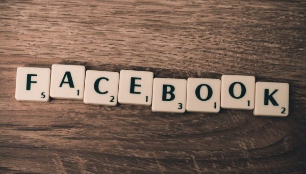 Франция сталкивается с типичной «революцией Facebook»