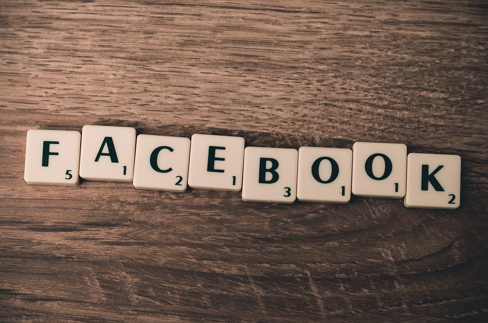 Франция сталкивается с типичной «революцией Facebook»