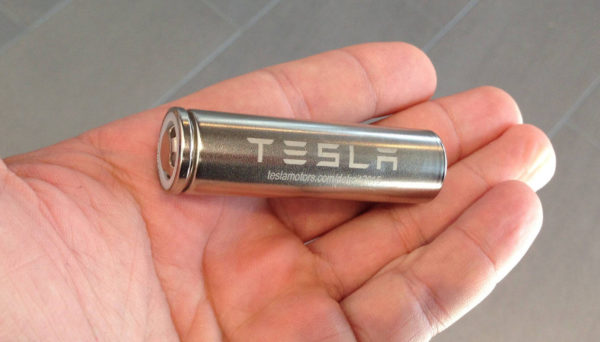 Поставщик аккумуляторов для Tesla прогнозирует снижение прибыли и продаж